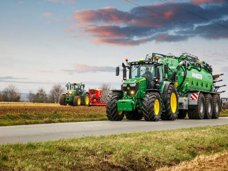 John Deere dodaje nowe flagowe ciągniki do serii 6R